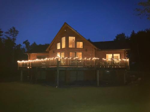 Private Log Cabin Chalet with Jacuzzi Tub Near Jay