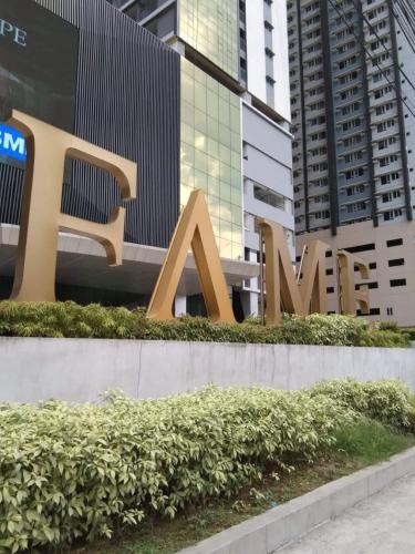 The ICONIC: Comfortable living by Awsom Phil, Manila