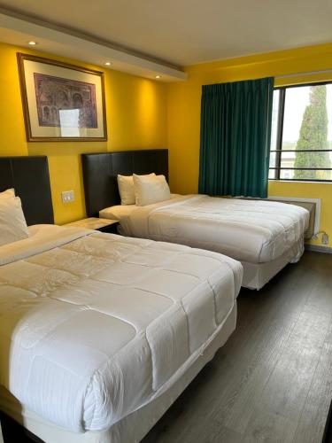 777 Motor Inn in Surfside