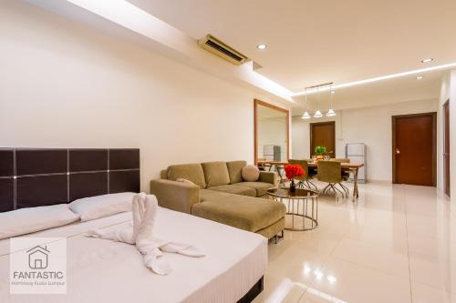 Regalia Residence at KLCC View Sky Pool by KC, Kuala Lumpur (photo 10)