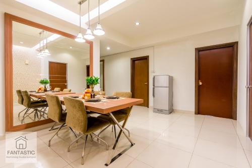 Regalia Residence at KLCC View Sky Pool by KC - main image