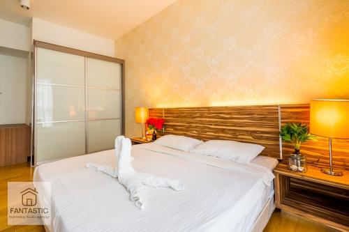 Regalia Residence @ KLCC View Sky Pool by MC - image 10