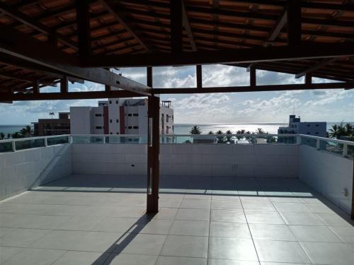 Apto na praia com cobertura exclusiva