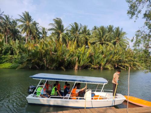 Kampot Tropical Village