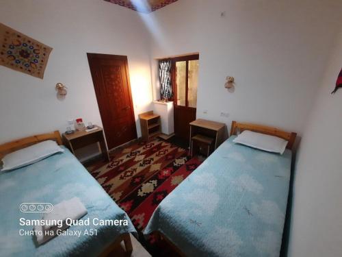 2 twin beds
