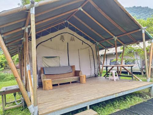 Traveller Mountain Spring Farm in Emei