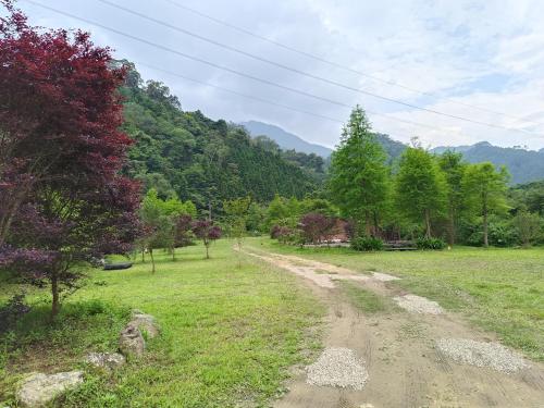 Traveller Mountain Spring Farm in Emei