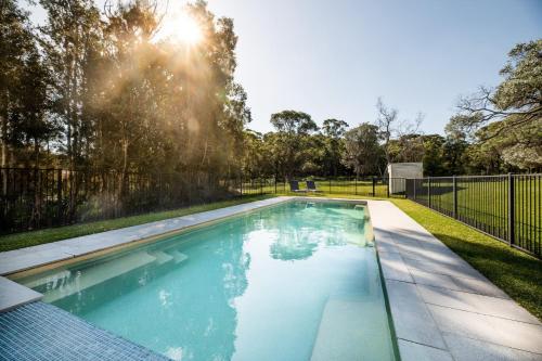 Echo Beach House Luxurious House with Pool and Ducted Air