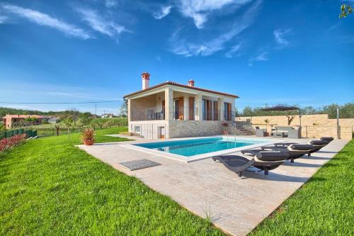 Casa Leone by Istra Vacation in Sutivanac