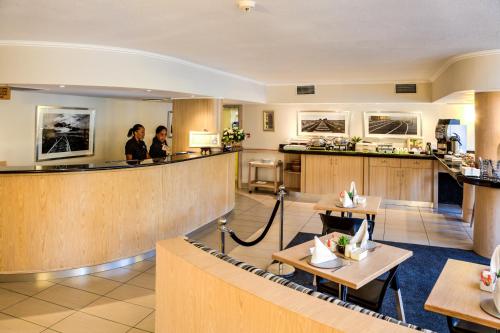 Restaurant, Road Lodge Germiston Lake in Germiston