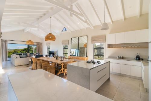 مطبخ, منزل 380 متر مربع من 4 غرفة و4 حمام خاص في سباريبوش (Pezula, Luxury Retreat- FC4) in سباريبوش