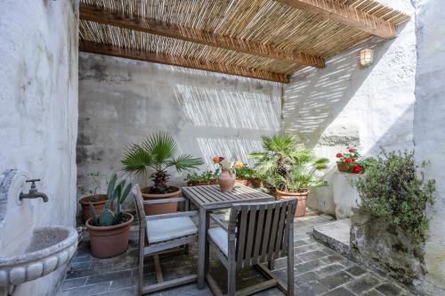  GuestHost - Casa dei 5 Camini with terrace in Ortelle