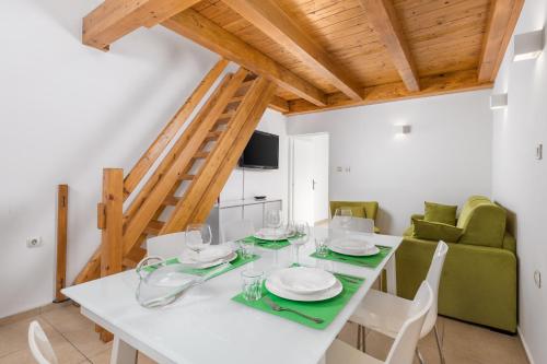 2 bedrooms, 4 beds