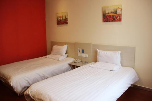 Hanting Hotel Xiamen Railway Station Jinbang Road Branch Stop at Hanting Express Xiamen Railway Station Jinbang Roa to discover the wonders of Xiamen. Both business travelers and tourists can enjoy the propertys facilities and services. Service-minded staf