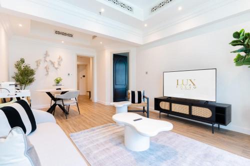 LUXFolio Retreats - Brand New - Full Burj View - main image