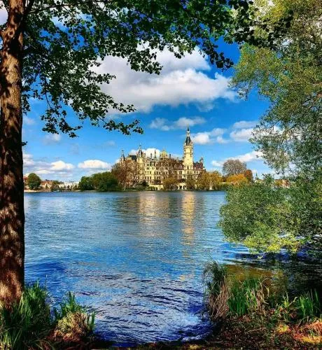Modernes Wohnen am See in Schwerin, Deutschland
