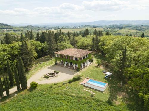  Liberty Villa with private garden and pool by VacaVilla in Turignano