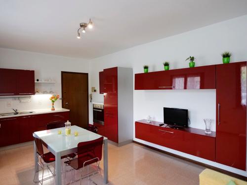 Guestroom, [house in color] in Porto Mantovano