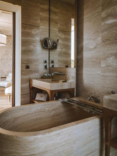 Royal Champagne Hotel & Spa - image 11