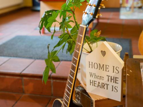 Warm apartment in a small complex with cosy beer garden and small brown cafe - main image