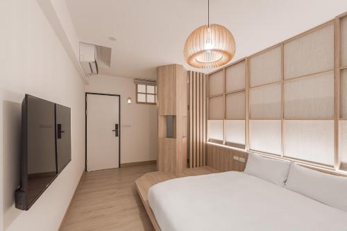Standard Double Room image 8