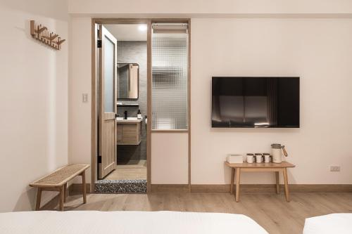 Standard Quadruple Room image 3