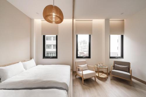 Standard Quadruple Room image 2