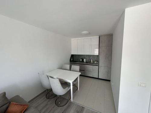 virtuve, BesTer Apartment in Ferizaj