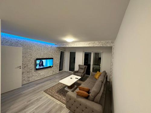 Koplietošanas atpūtas telpa ar TV, BesTer Apartment in Ferizaj