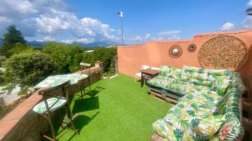 Finca Foremana - Tranquil country villa near Granada with pool table, BBQ, outdoor cinema, darts, games, plunge pool and hiking