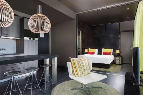 Adina Apartment Hotel Frankfurt Neue Oper - image 3
