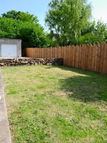 Maison de 3 chambres avec jardin clos et wifi a Quettehou