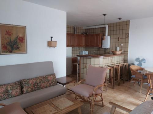 One-Bedroom Apartment image 4