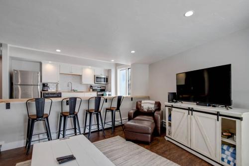 Beautifully Renovated 2 Bedroom Gold Camp Condo in Breckenridge, USA