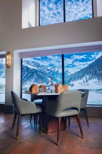 Restorāns, Radisson Hotel Sonamarg in Sonmarga