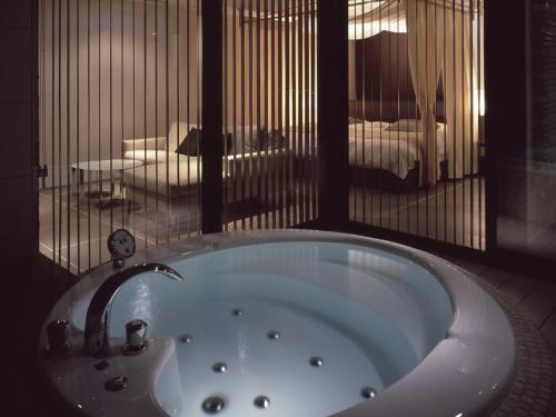 Japanese-Style Room with Open-Air Hot Spring Bath, Bedrock Bath【Seiyu】
