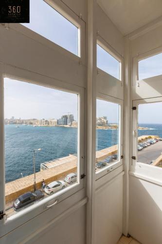 Seafront - Top Location, Top floor with WIFI & AC by 360 Estates, La Valletta (foto 3)