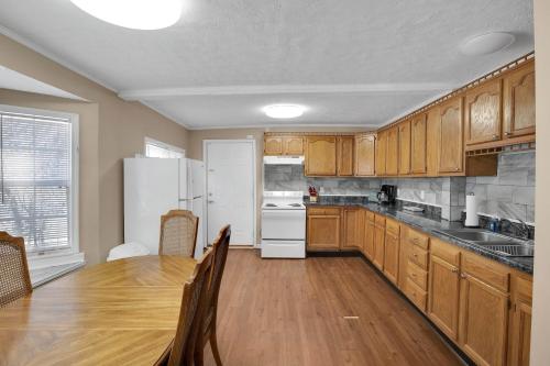 Pleasant Hill Home - image 12
