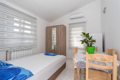 One-Bedroom Apartment image 10