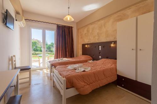 Akis Villa Studios & Apartment with Pool - image 12