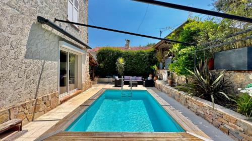 Riviera Villa close to center city, AC, pool in La Pagane