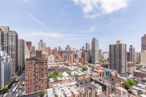 UES Studio w Balcony Gym Doorman NYC-89, New York (Foto 5)