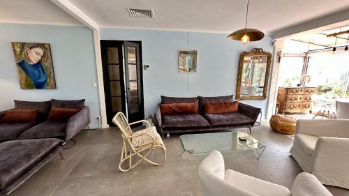 Riviera Villa close to center city, AC, pool in La Pagane