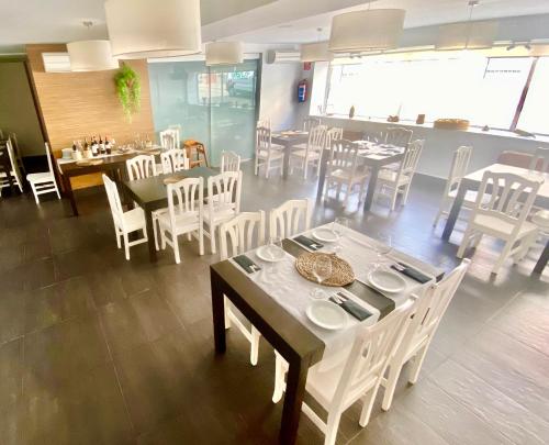 Étterem, Hostal Nomadas by Gloove in Villalba De La Sierra