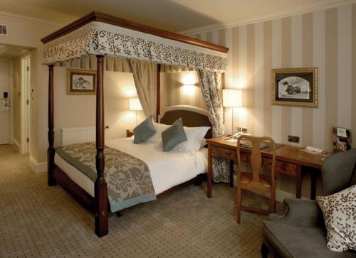 Standard Double Room with Four Poster Bed