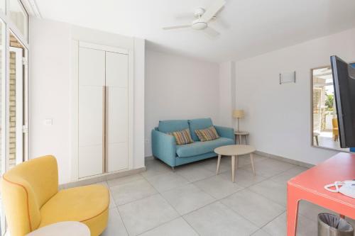 Aparthotel Veril Playa - image 11