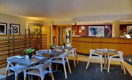 Restaurant, Road Lodge JNB Airport in Germiston