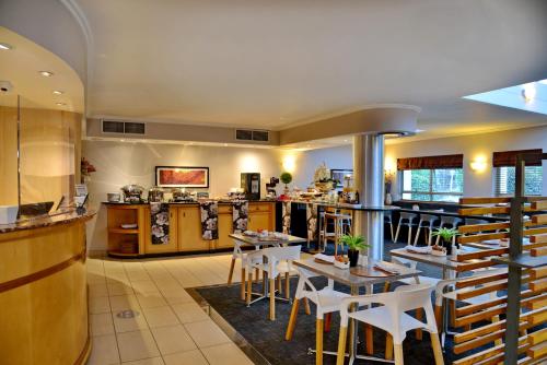 Restaurant, Road Lodge JNB Airport in Germiston