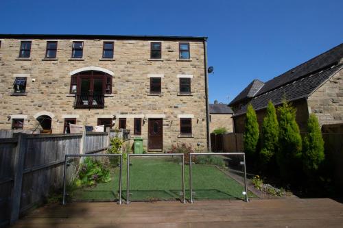 Beautiful townhouse in leafy suburb of Bradshaw