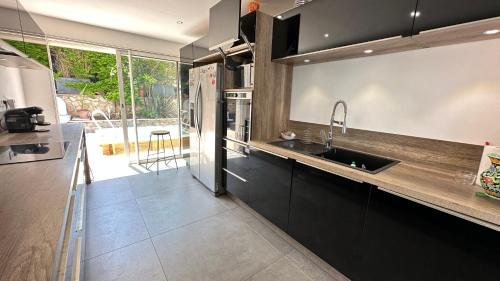 Riviera Villa close to center city, AC, pool in La Pagane
